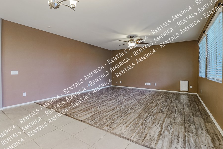 Move in Special! Beautiful Spacious 5BD House in Peoria! property image