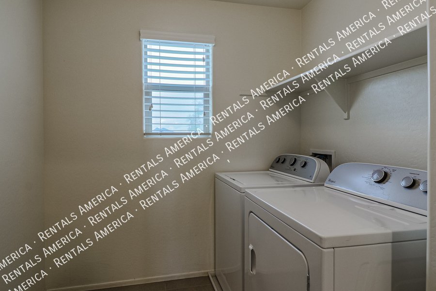 Move in Special! Beautiful Spacious 5BD House in Peoria! property image