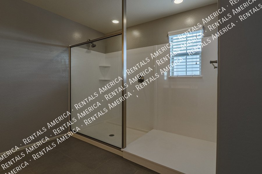 Move in Special! Beautiful Spacious 5BD House in Peoria! property image