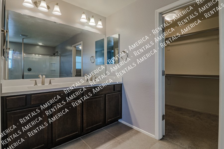 Move in Special! Beautiful Spacious 5BD House in Peoria! property image