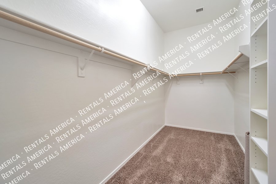 MOVE IN SPECIAL property image