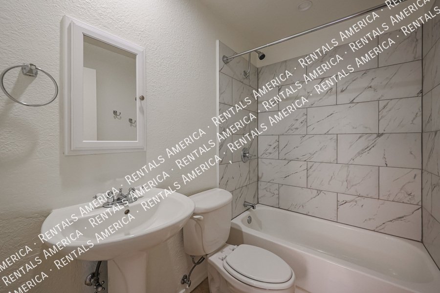 Beautiful 3 Bed/3 Bath home in Chandler!! property image