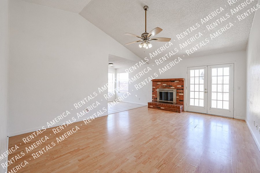 Nice 4 Bedroom Home In Pioneer Village Community!!! property image