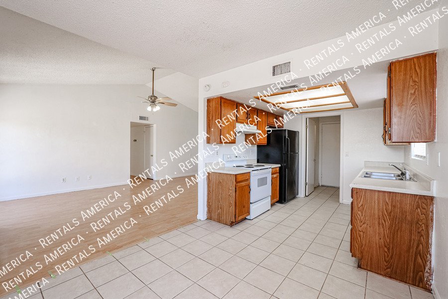 Nice 4 Bedroom Home In Pioneer Village Community!!! property image