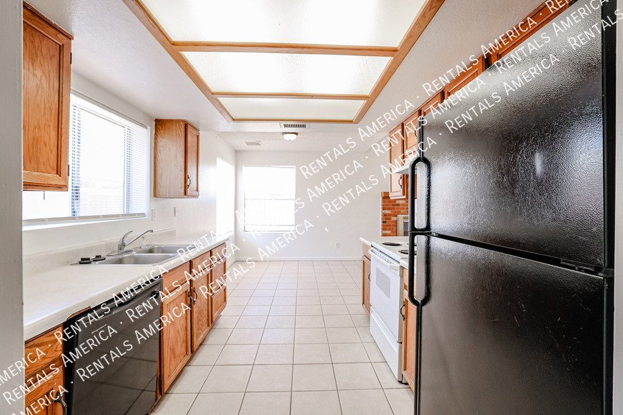 Nice 4 Bedroom Home In Pioneer Village Community!!! property image