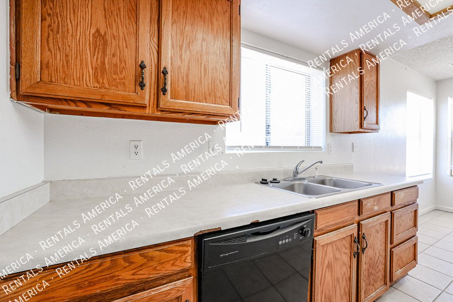 Nice 4 Bedroom Home In Pioneer Village Community!!! property image