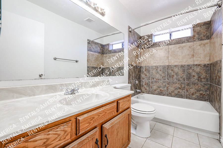 Nice 4 Bedroom Home In Pioneer Village Community!!! property image