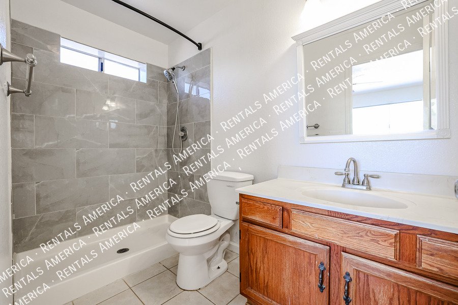 Nice 4 Bedroom Home In Pioneer Village Community!!! property image