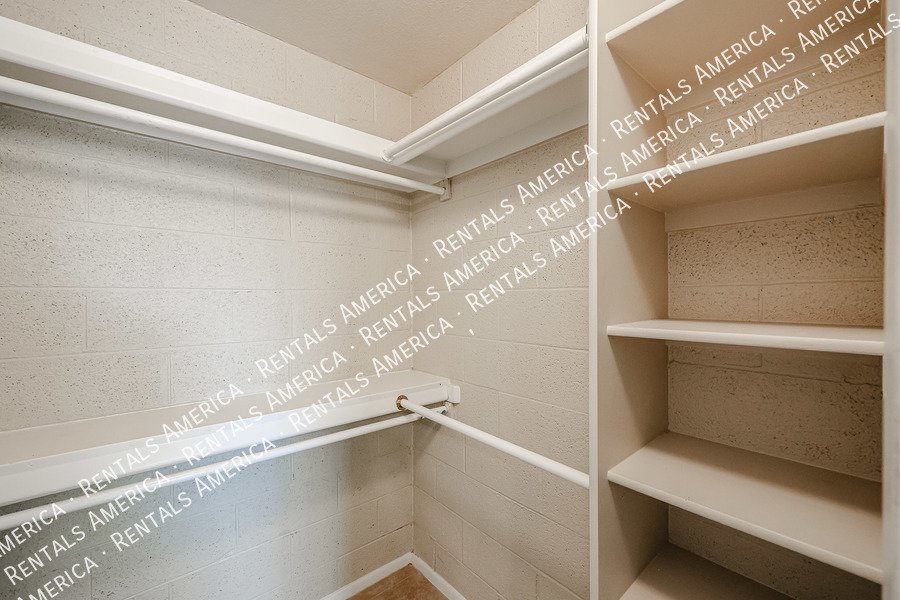 10815 W Northern Ave property image