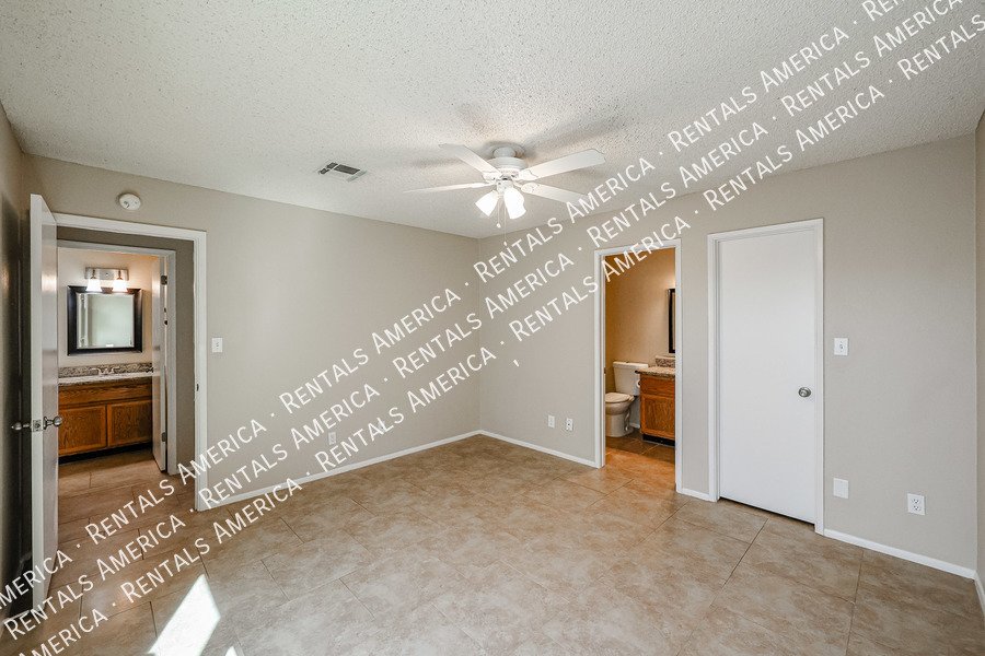 10815 W Northern Ave property image