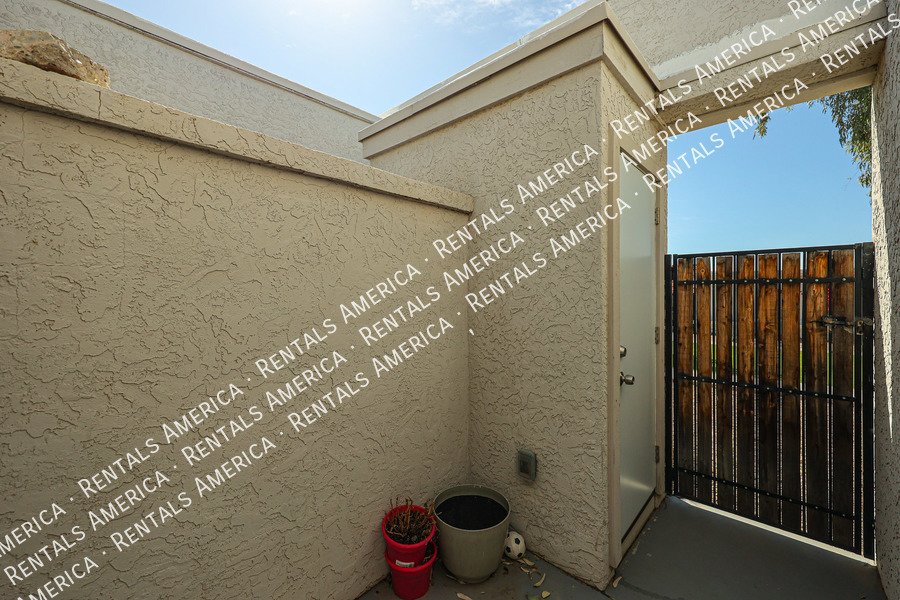 10815 W Northern Ave property image